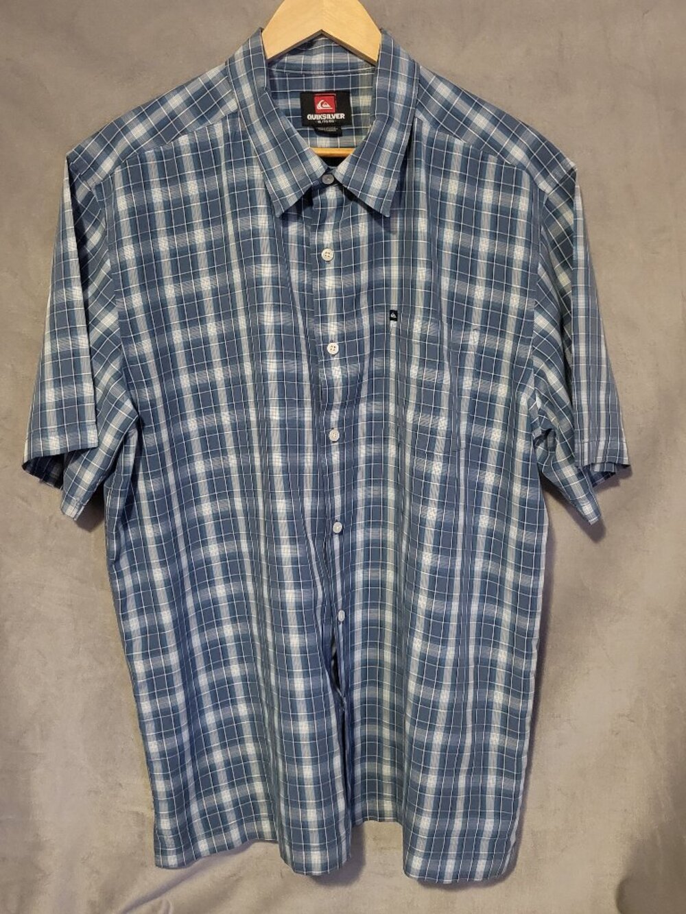 Quicksilver Button-Up Short Sleeve Shirt Men's XL Blue Plaid Polyester Blend